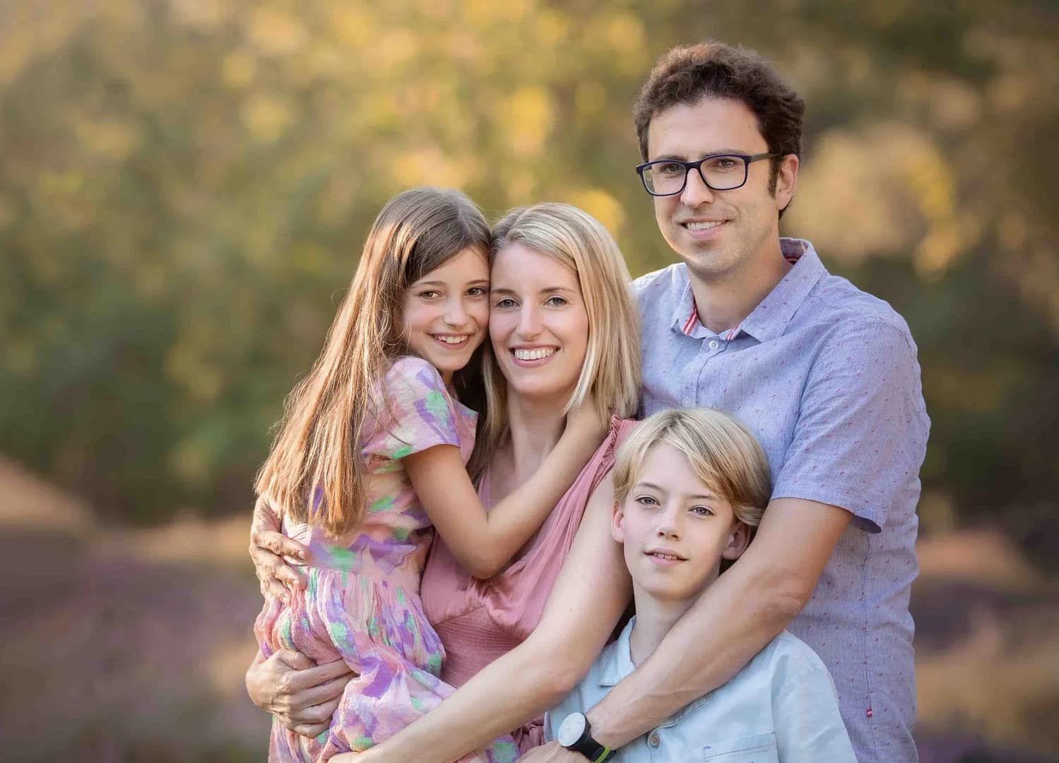 What to wear to your pet and family photo session: 6 simple styling tips that actually work 2 Photo of a happy family with a son and daughter in nature, family photography by Kat De Laet